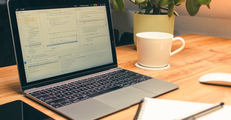 Laptop op een werkbureau